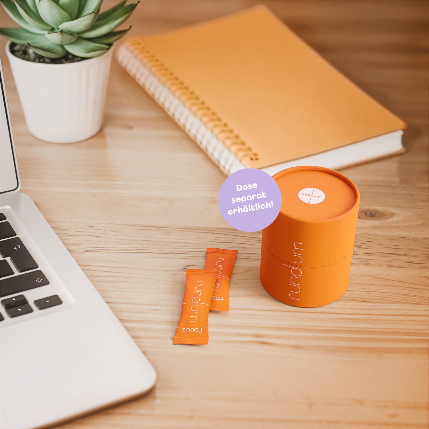rund.um focus Sticks liegen neben der Dose auf einem Schreibtisch